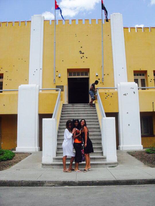 En el Cuartel Moncada, Manuela