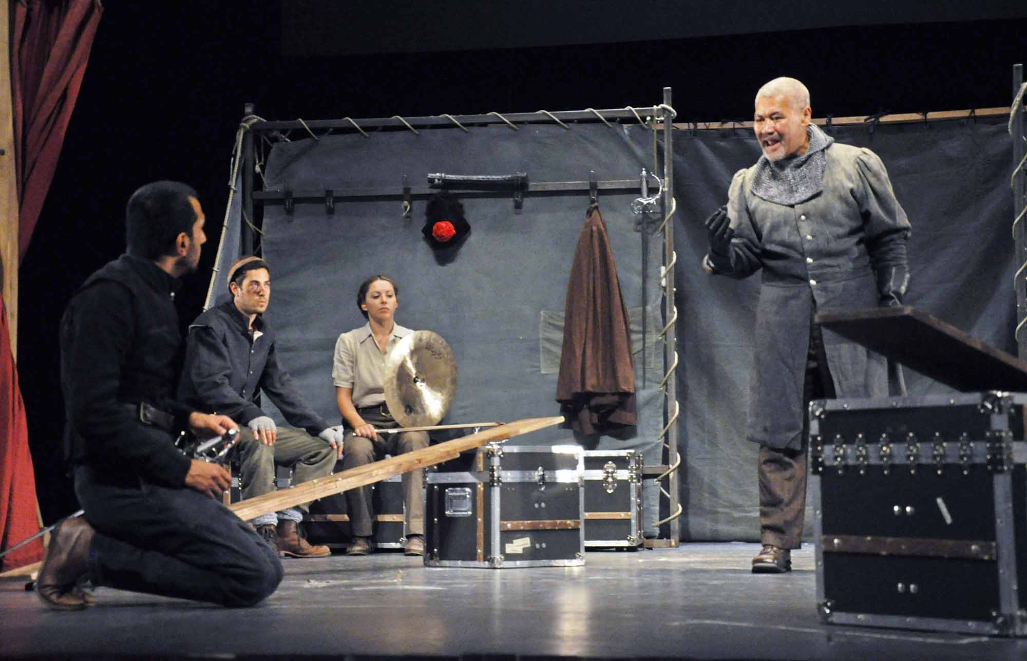 Funciones en La Habana, con los actores Naeem Hayat y Ladi Emeruwa. 