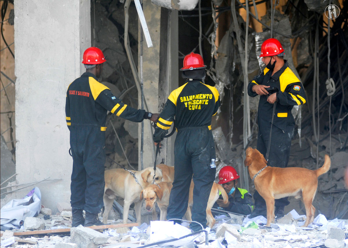 Cuerpo de Salvamento y rescate en el Hotel Saratoga 2 Cuerpo de Salvamento y rescate en el Hotel Saratoga 2