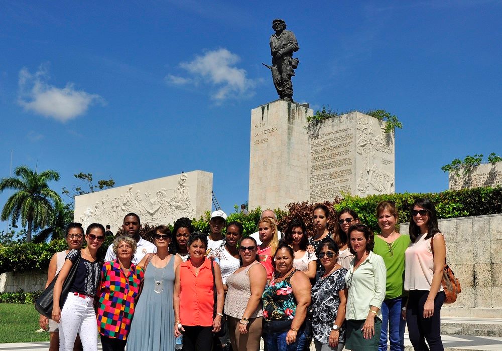 Trabajadores del CIP de visita al Conjunto Escultórico Memorial Comandante Ernesto Che Guevara Trabajadores del CIP de visita al Conjunto Escultórico Memorial Comandante Ernesto Che Guevara