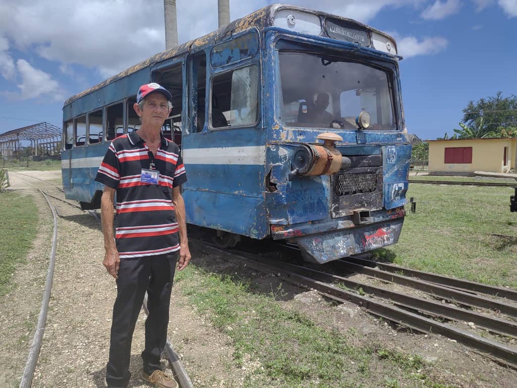 Mantenimiento de locomotoras en Cuba. Mantenimiento de locomotoras en Cuba.