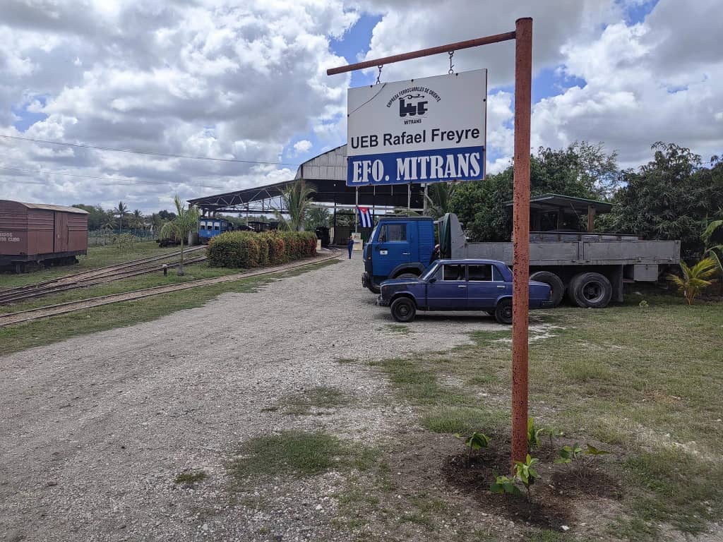 Mantenimiento de locomotoras en Cuba. Mantenimiento de locomotoras en Cuba.