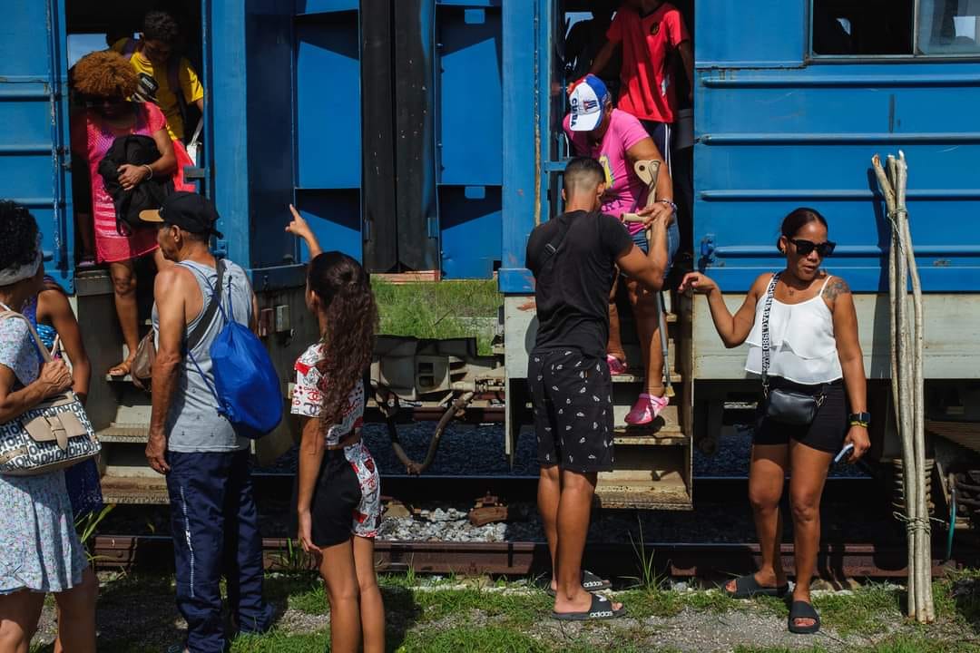 El Tren de la Playa Recesa y Regresará (Naturaleza Secreta de Cuba) El Tren de la Playa Recesa y Regresará (Naturaleza Secreta de Cuba)