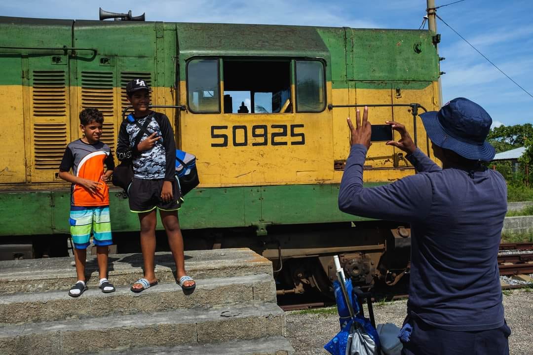 El Tren de la Playa Recesa y Regresará (Naturaleza Secreta de Cuba) El Tren de la Playa Recesa y Regresará (Naturaleza Secreta de Cuba)