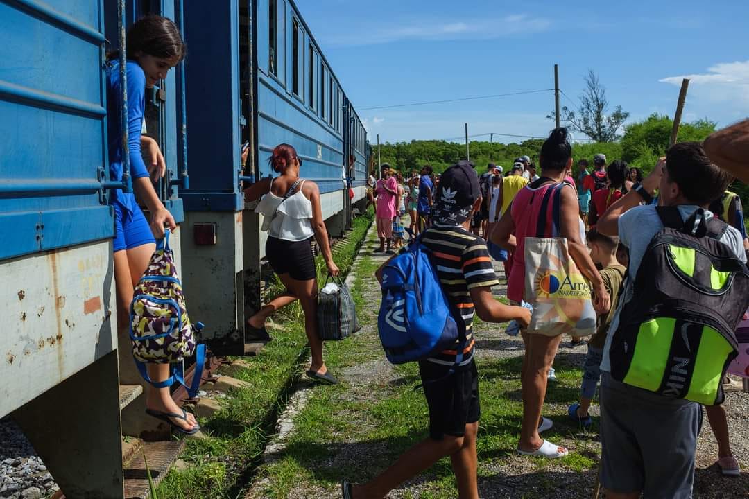 El Tren de la Playa Recesa y Regresará (Naturaleza Secreta de Cuba) El Tren de la Playa Recesa y Regresará (Naturaleza Secreta de Cuba)
