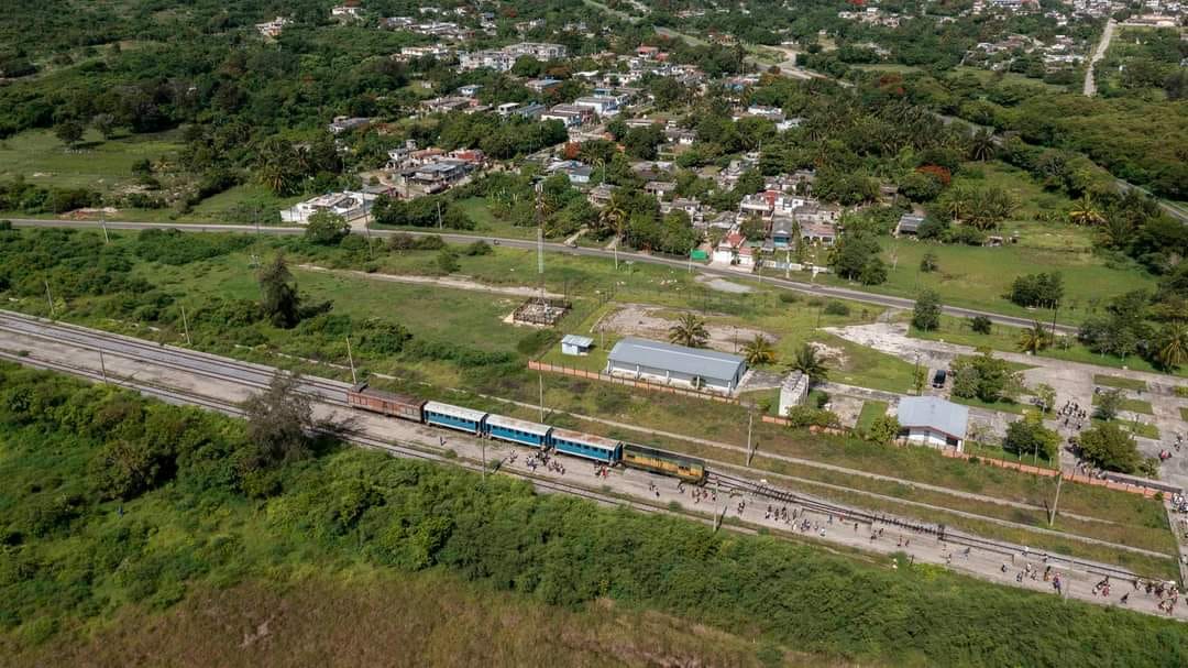El Tren de la Playa Recesa y Regresará (Naturaleza Secreta de Cuba) El Tren de la Playa Recesa y Regresará (Naturaleza Secreta de Cuba)