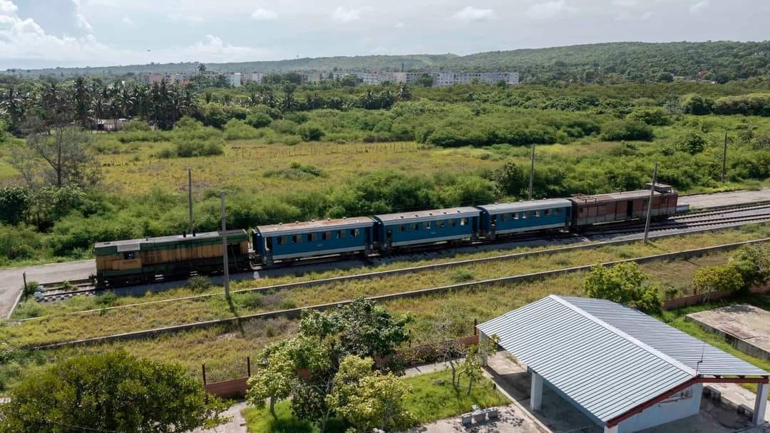 El Tren de la Playa Recesa y Regresará (Naturaleza Secreta de Cuba) El Tren de la Playa Recesa y Regresará (Naturaleza Secreta de Cuba)