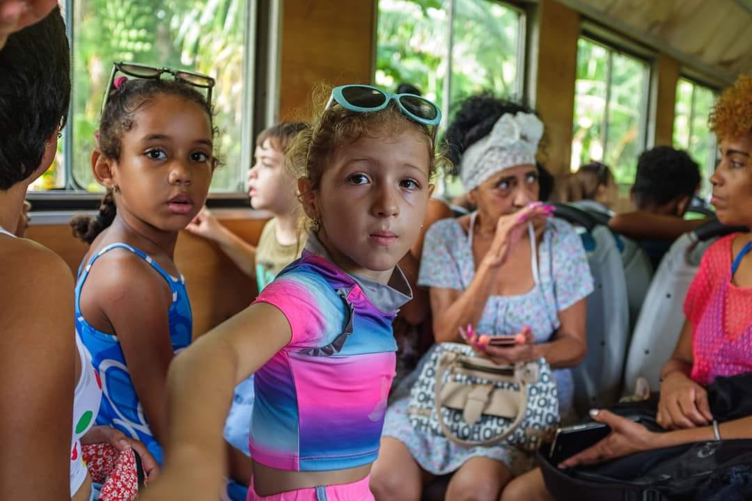 El Tren de la Playa Recesa y Regresará (Naturaleza Secreta de Cuba) El Tren de la Playa Recesa y Regresará (Naturaleza Secreta de Cuba)