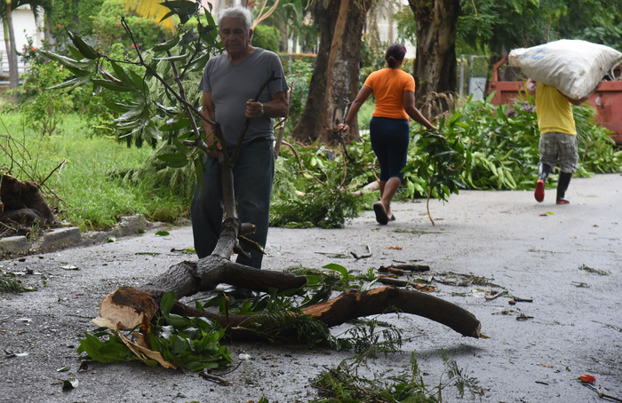 Paso del Huracán Rafael por Cuba (Redes sociales) Paso del Huracán Rafael por Cuba (Redes sociales)