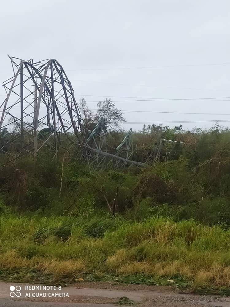 Torres de alta tensión en autopista Habana Artemisa sufrieron los embates de de Rafael. Torres de alta tensión en autopista Habana Artemisa sufrieron los embates de de Rafael.