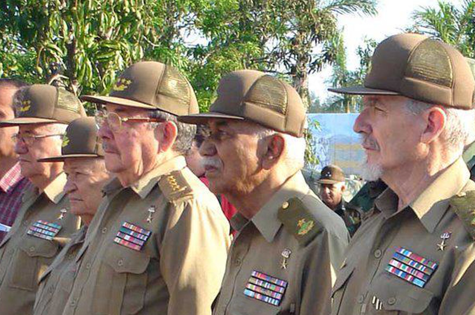 Almeida y Raúl: Una Amistad a Prueba de Revolución y Tiempo Almeida y Raúl: Una Amistad a Prueba de Revolución y Tiempo