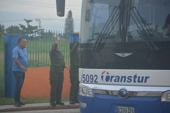 Linieros villaclareños apoyarán recuperación en oriente cubano tras paso de huracán Melissa Fotos: Tomadas del Perfil de Facebook de Empresa Eléctrica Villa Clara. Linieros villaclareños apoyarán recuperación en oriente cubano 