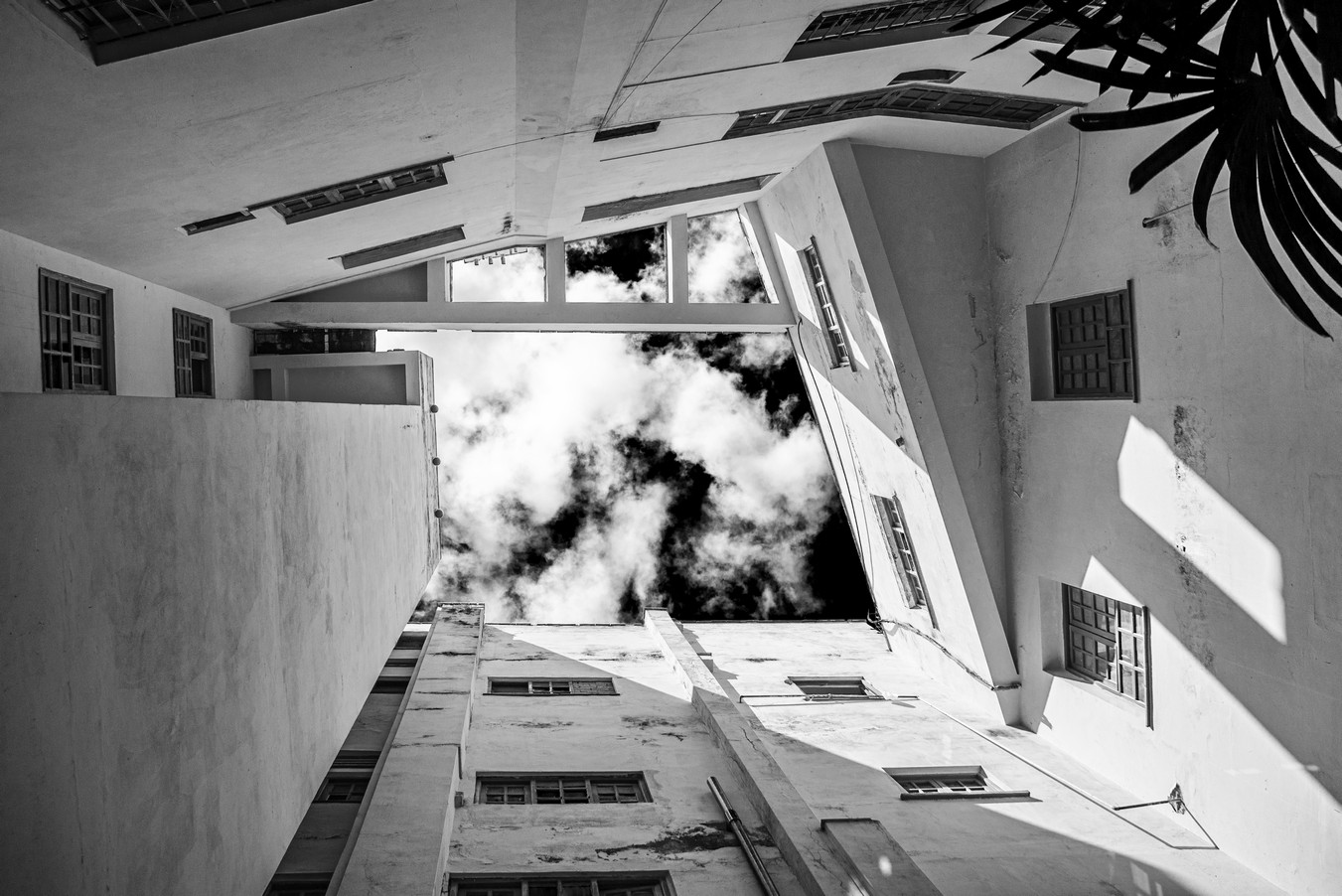 Hacia arriba, la ciudad te observa.