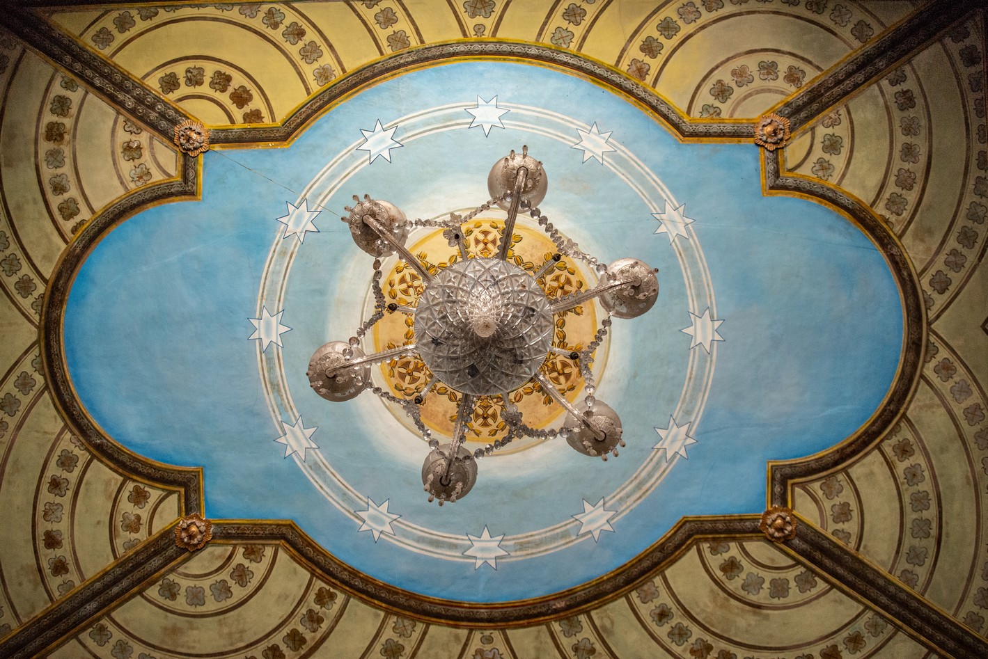 Hacia arriba, la ciudad te observa.