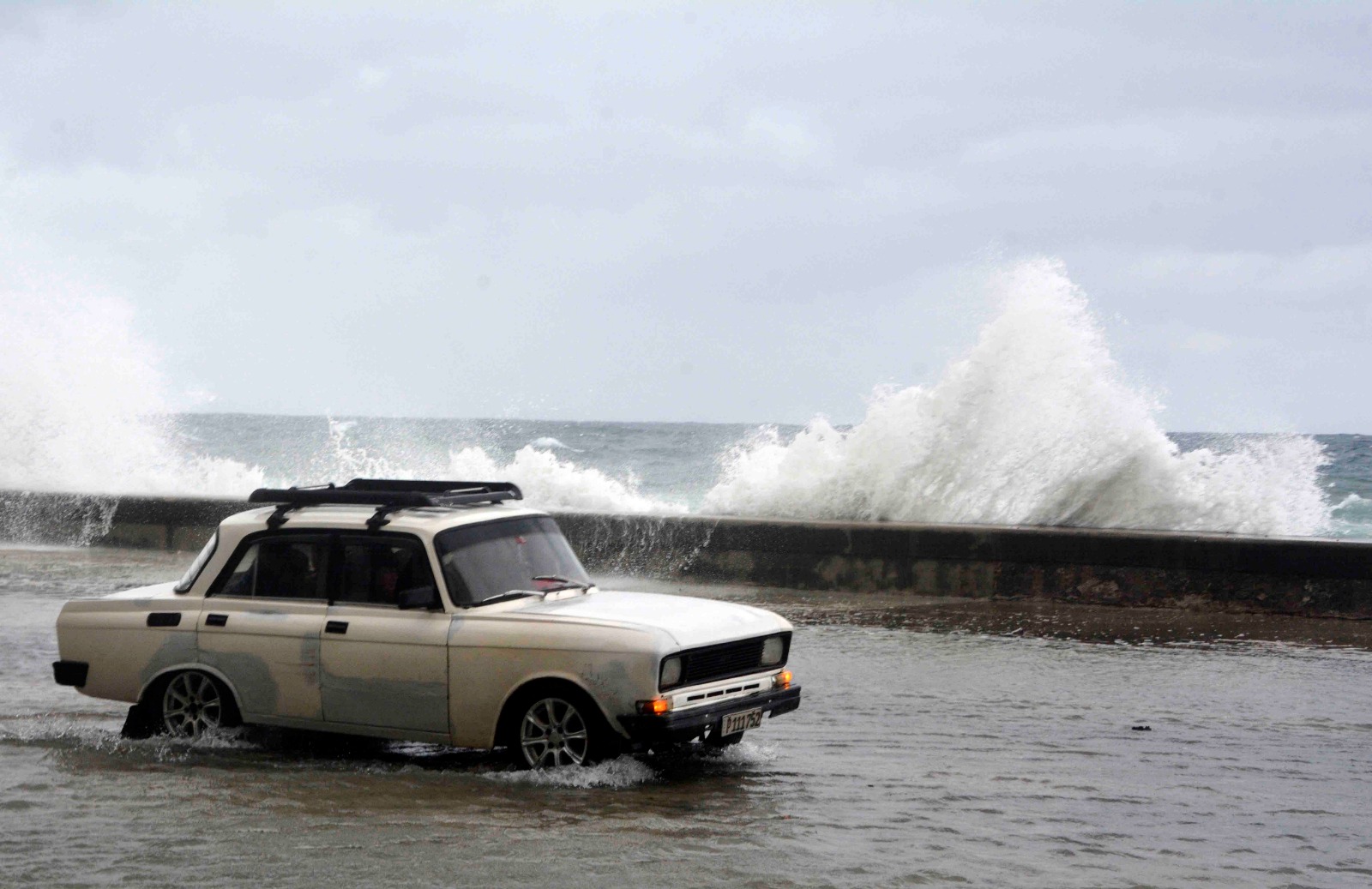 Inundaciones en el Malecón de La Habana