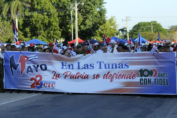 Desfile por el primero de mayo en Las Tunas