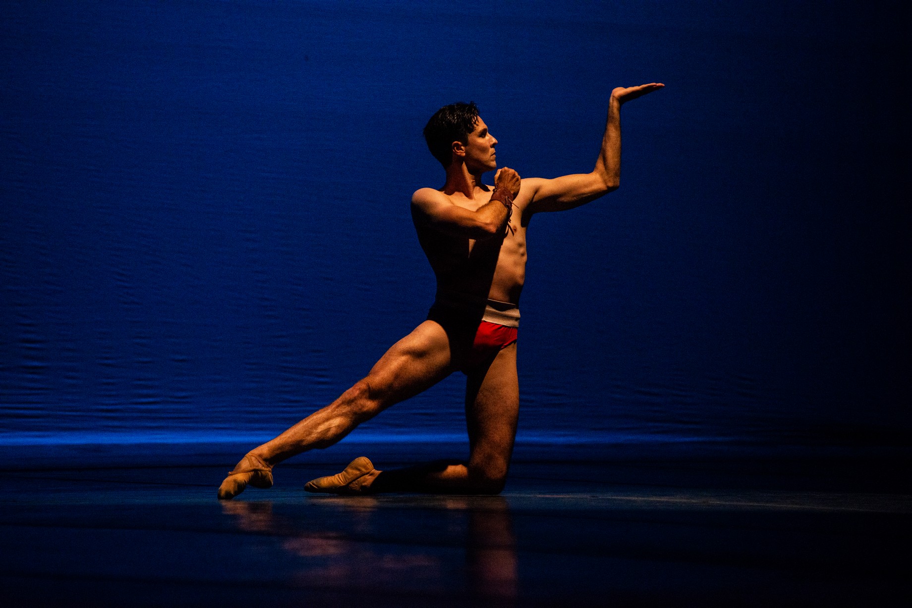 El Ballet Nacional de Cuba ilumina la Sala Avellaneda en homenaje a Fidel