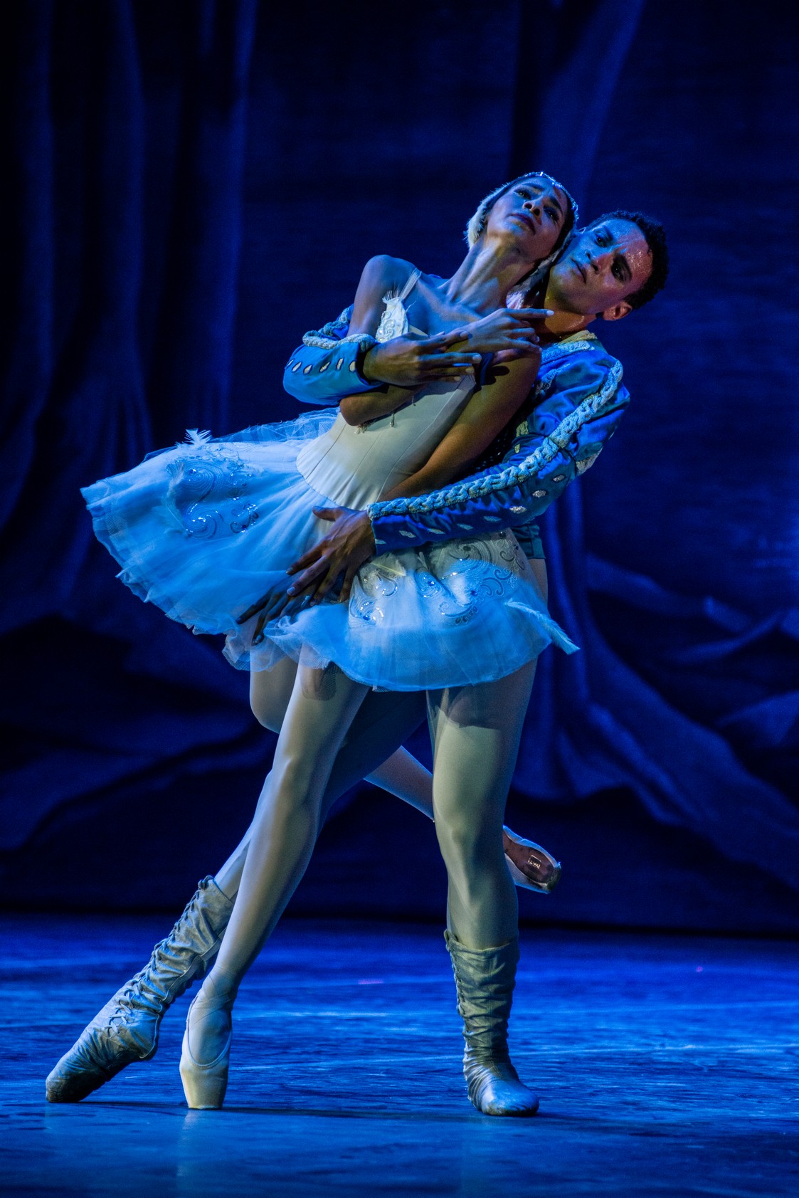 El Ballet Nacional de Cuba ilumina la Sala Avellaneda en homenaje a Fidel