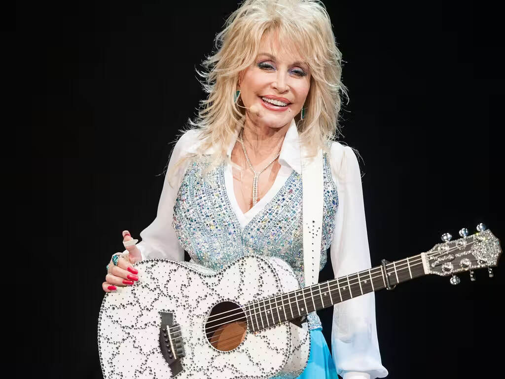 Muere Dolly Parton. Muere Dolly Parton.
